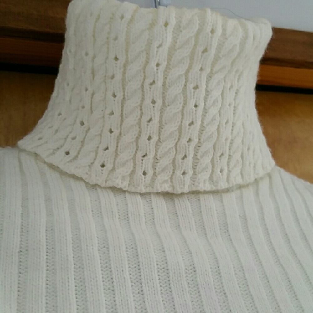 Sweater - Picture 4 of 4
